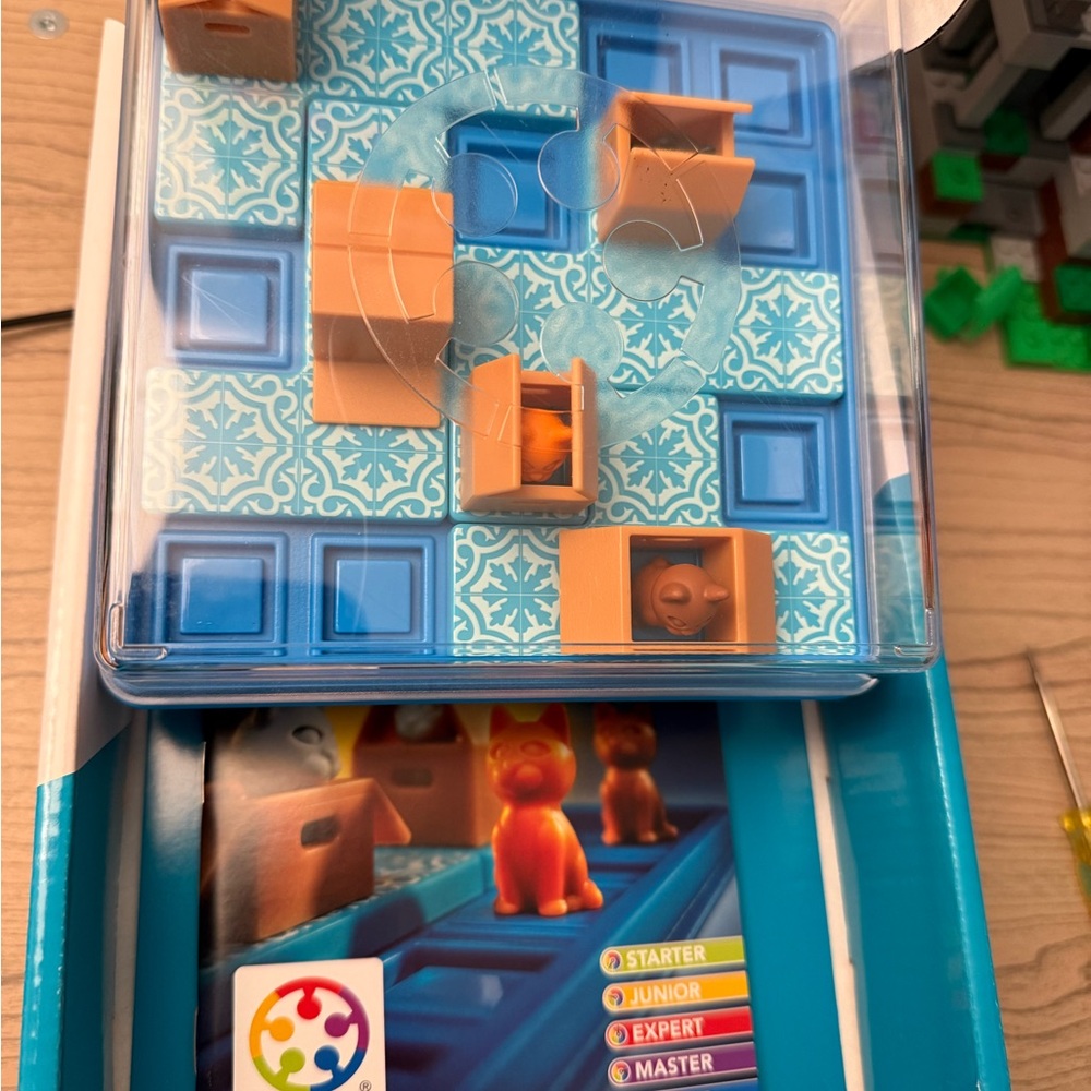 Cats & Boxes Puzzle Game - Blue and Orange - Picture 2 of 3